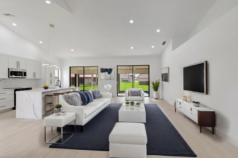 7801 Lexington Club Dr A
