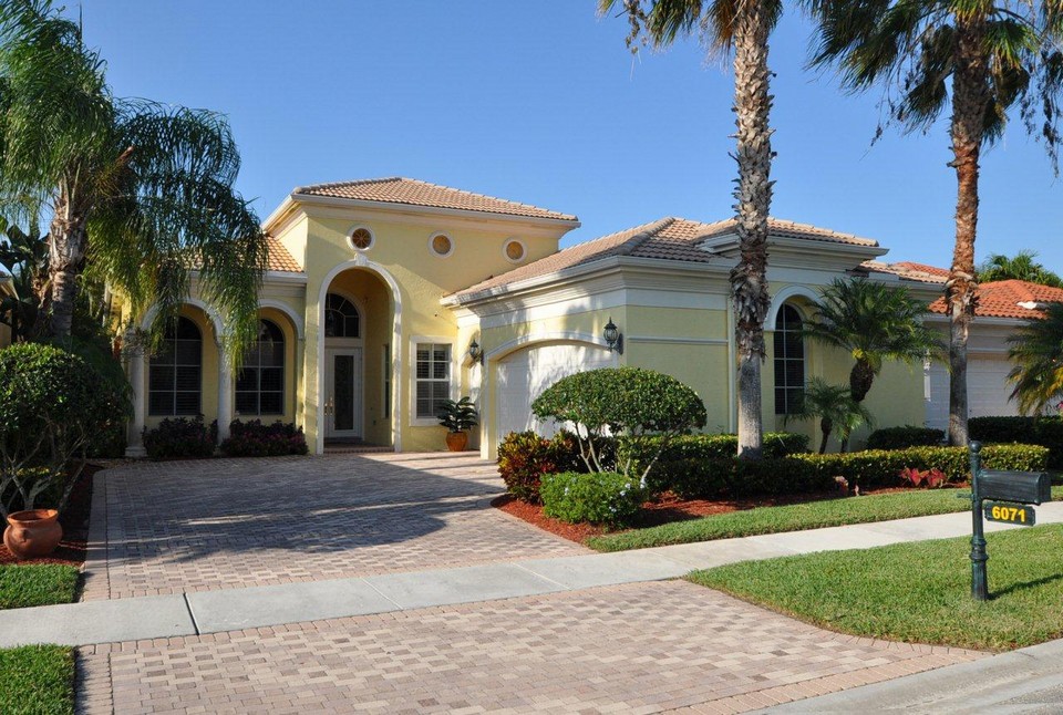 6071 N Via Venetia